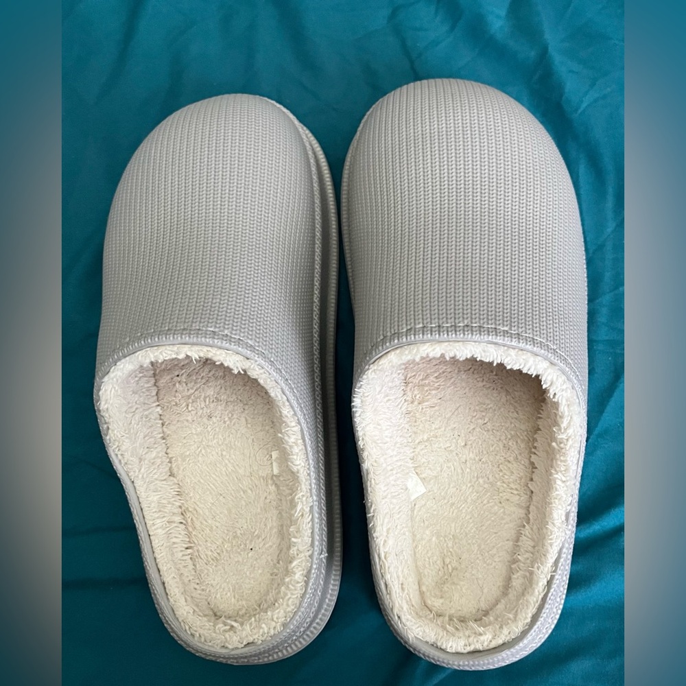 Light Gray Cloud Clogs